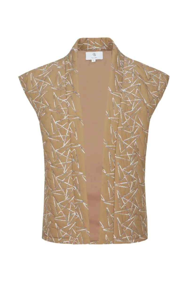 CS The Label Gudda Gilet Light Camel, mouwloos gilet in licht camelkleur